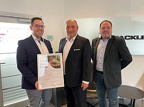 Wackler erhält Urkunde für Trinkwasserspende