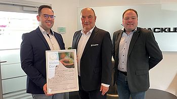 Wackler erhält Urkunde für Trinkwasserspende 