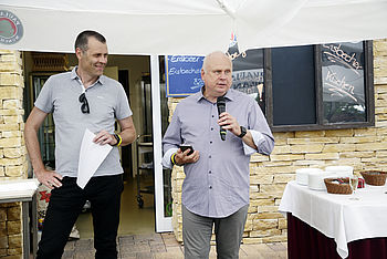 Begrüßung durch Manfred von Dahlen, (vorsitzender) Geschäftsführer der Wackler Service Group Nord (rechts) und Falk Damerow, Geschäftsführer der Wackler Personal-Service (links)