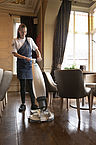 Einsatz des iMop bei der Bodenreinigung im Restaurant. ©️KENTER GmbH iMop Test, Erfahrungsbericht iMop, Gebäudereinigung iMop
