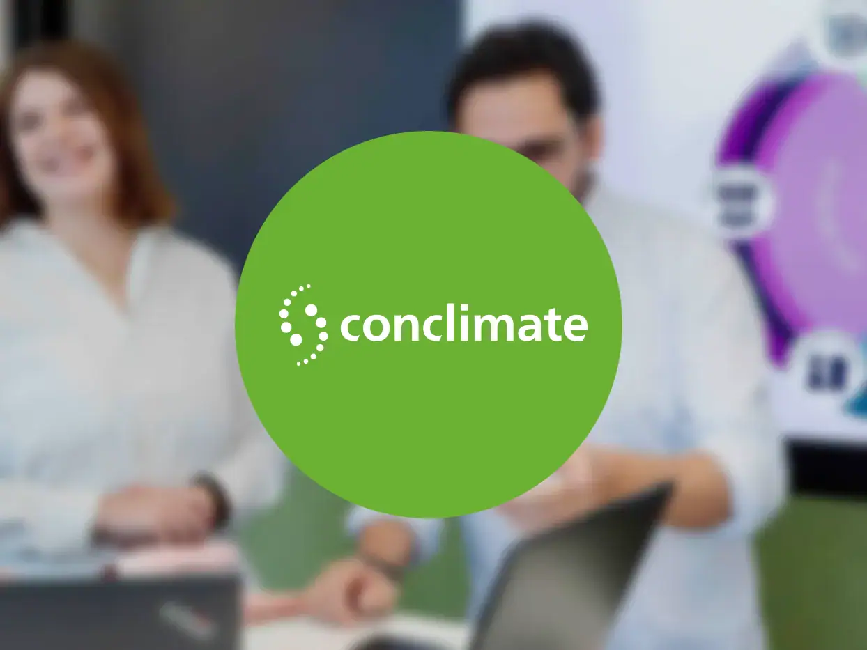 Conclimate Logo vor einem Team bei Gebäudereinigung und Facility Management.