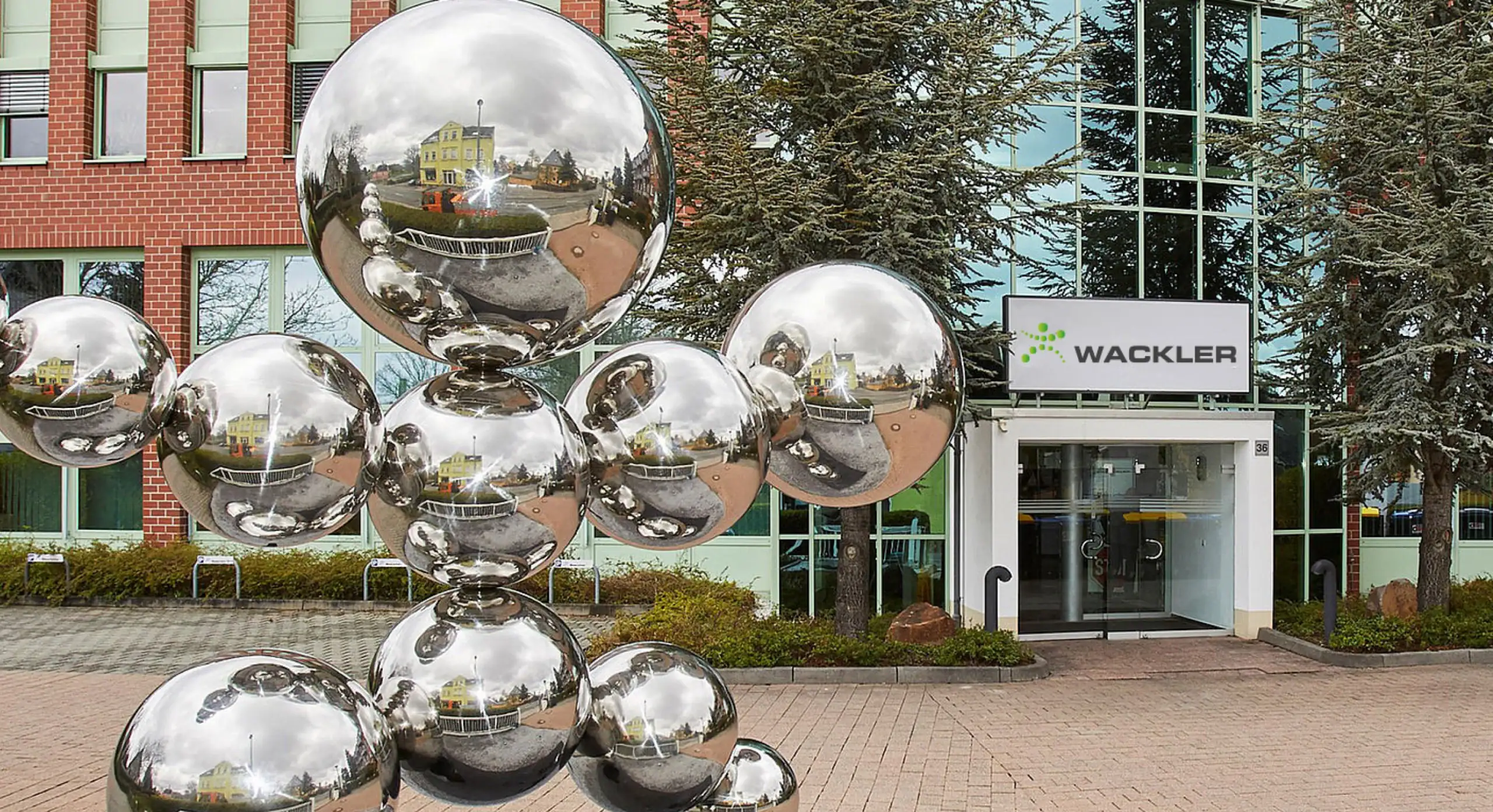 Moderne Gebäudereinigung und Facility Management bei Wackler.