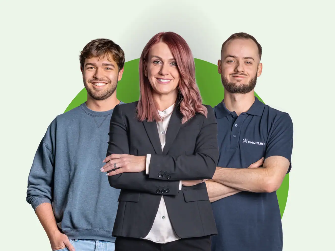 Drei Teammitglieder der Wackler Service Group in professioneller Kleidung.