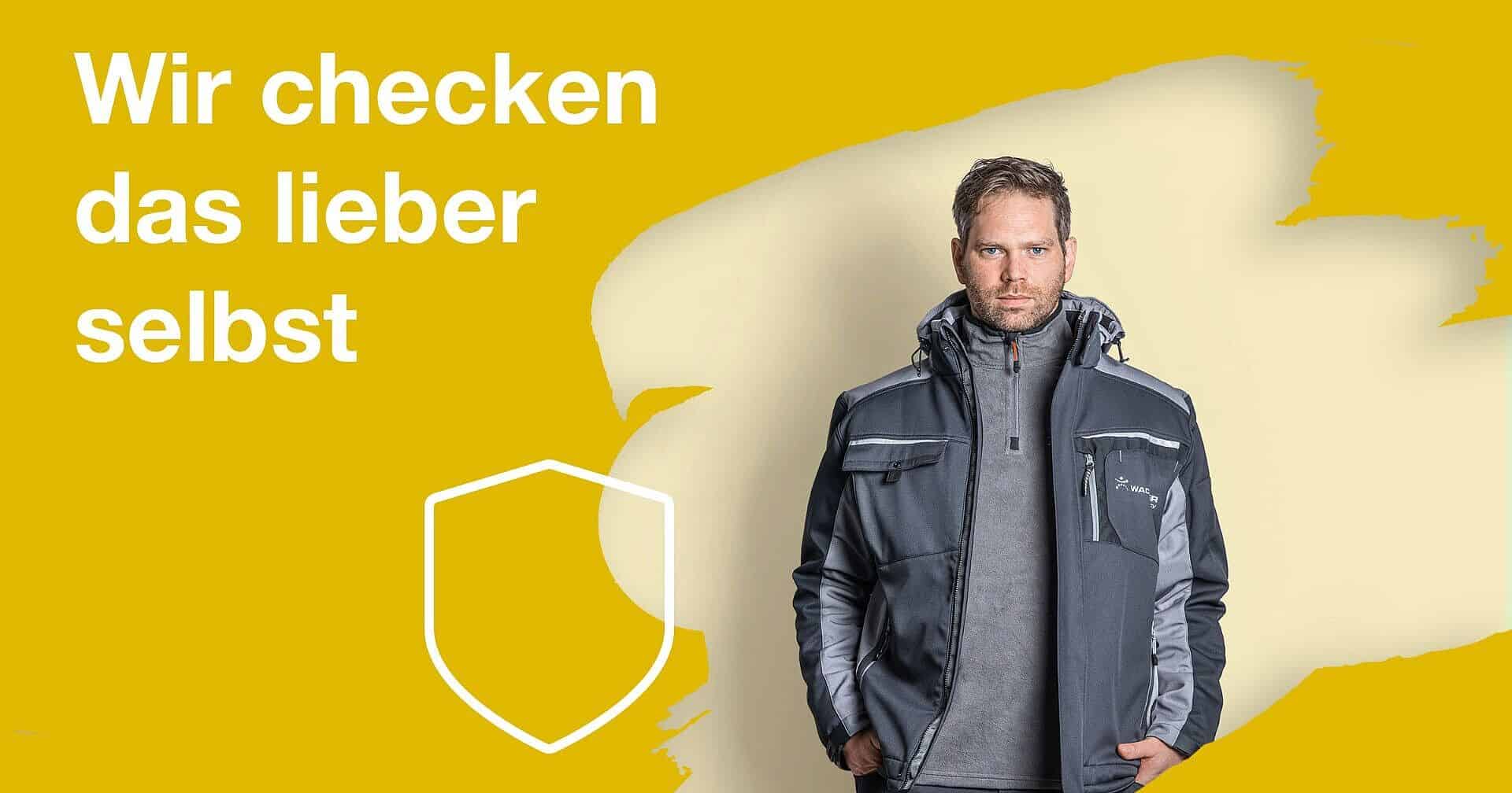 Sicherheitsdienstmitarbeiter bei der Überwachung eines Gebäudes.