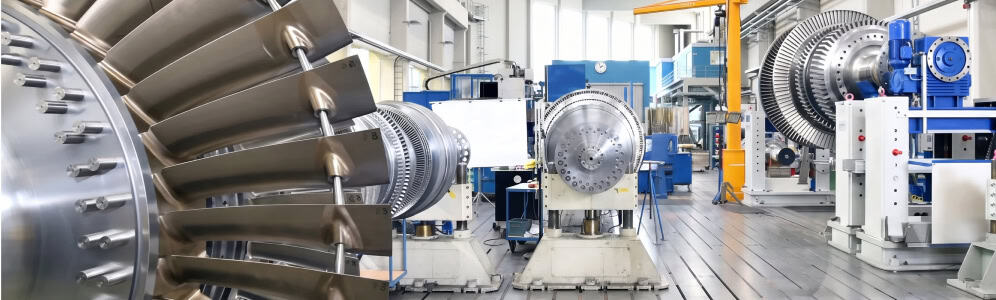 Moderne Reinigungssysteme in einer Fabrikhalle für Gebäudereinigung und Facility Management.